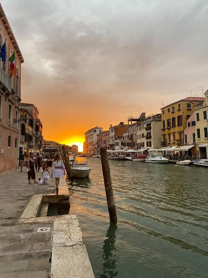 Palazzo Veneziano Direct At The Canal With Roof Terrace
