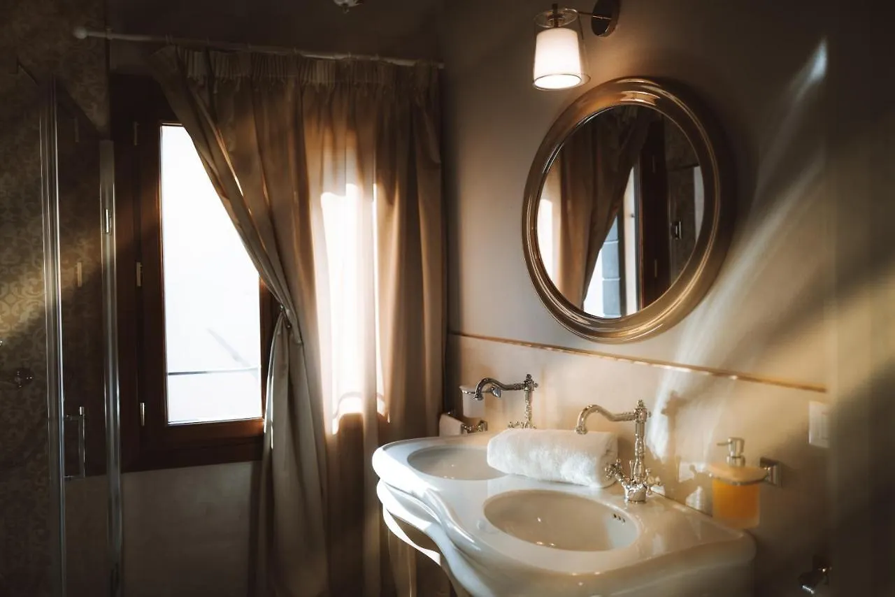 Palazzo Veneziano Direct At The Canal With Roof Terrace Venice
