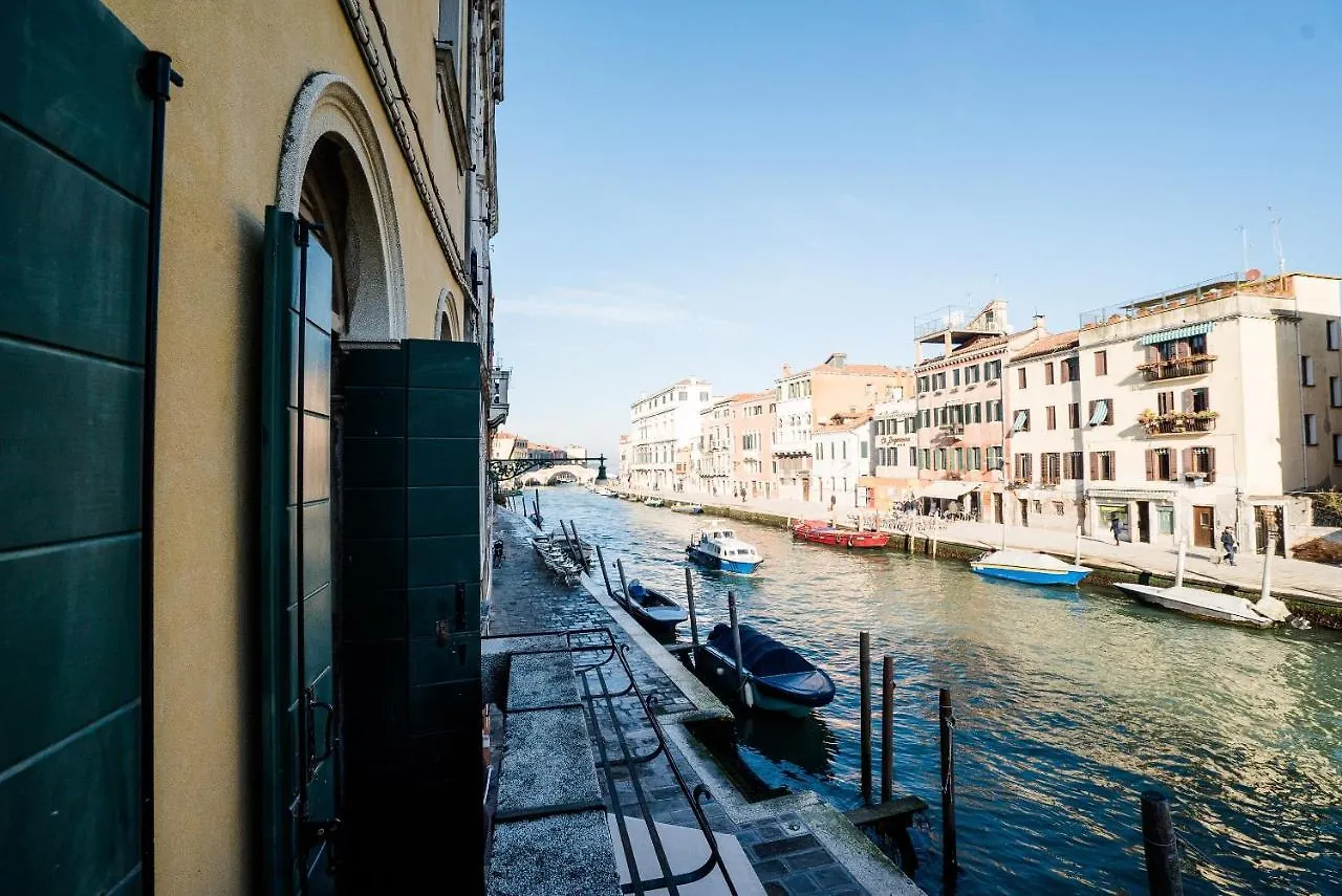 Palazzo Veneziano Direct At The Canal With Roof Terrace Holiday home Venice