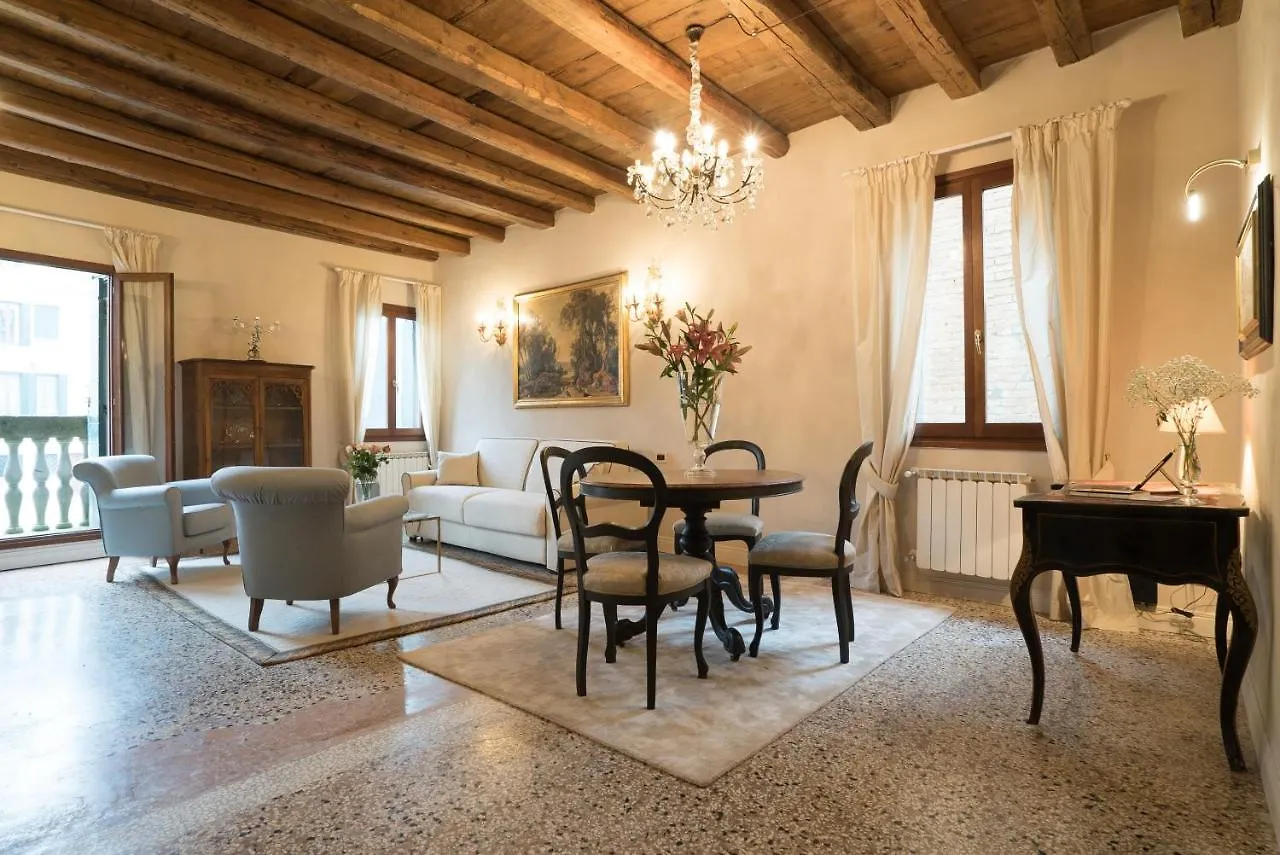 Palazzo Veneziano Direct At The Canal With Roof Terrace Venice