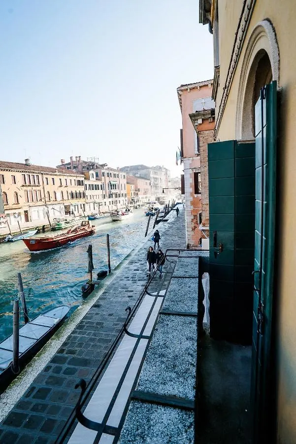 Palazzo Veneziano Direct At The Canal With Roof Terrace Italy