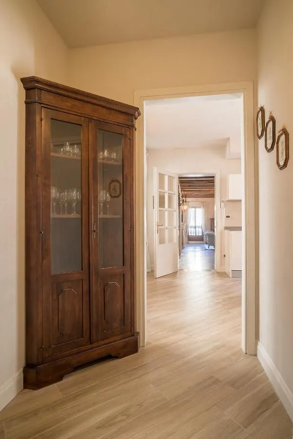 Palazzo Veneziano Direct At The Canal With Roof Terrace 0*, Venice