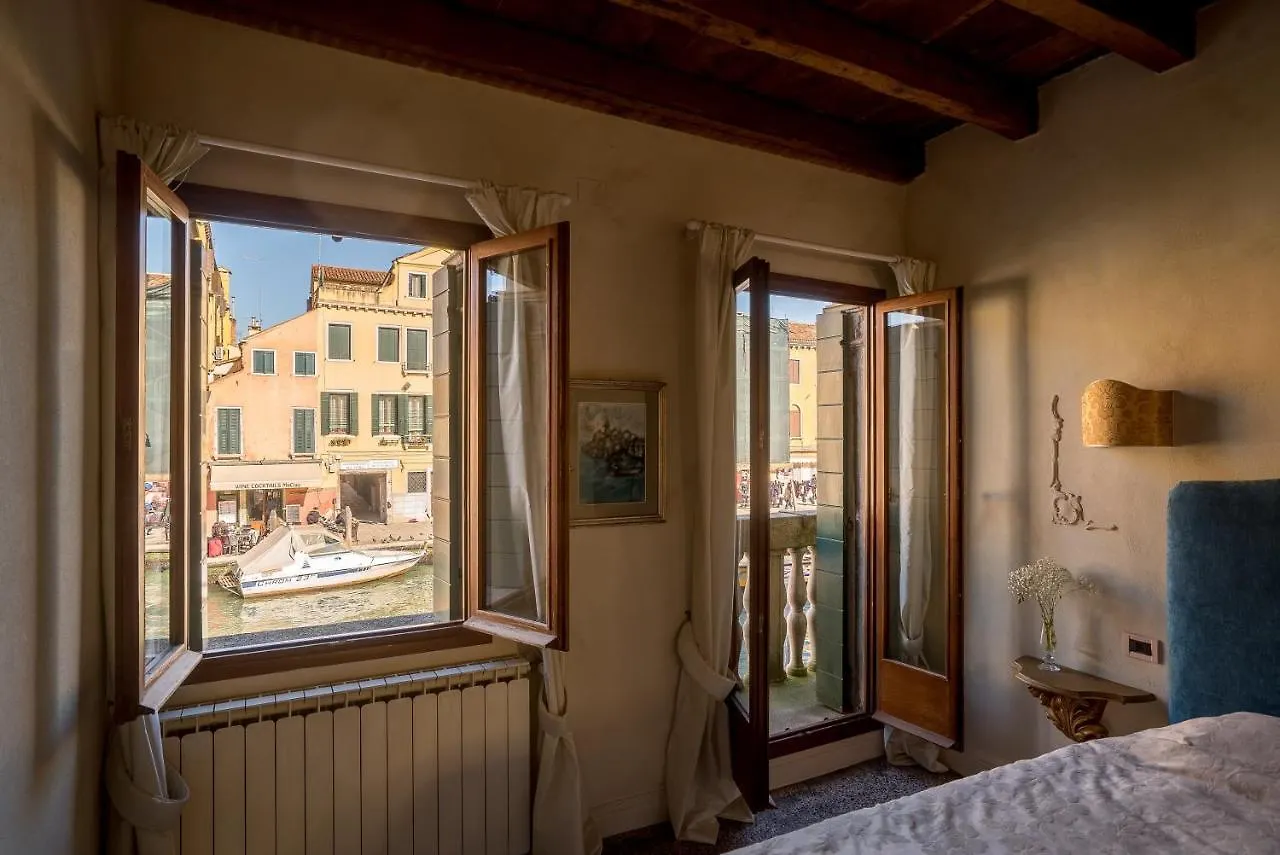 Palazzo Veneziano Direct At The Canal With Roof Terrace Italy