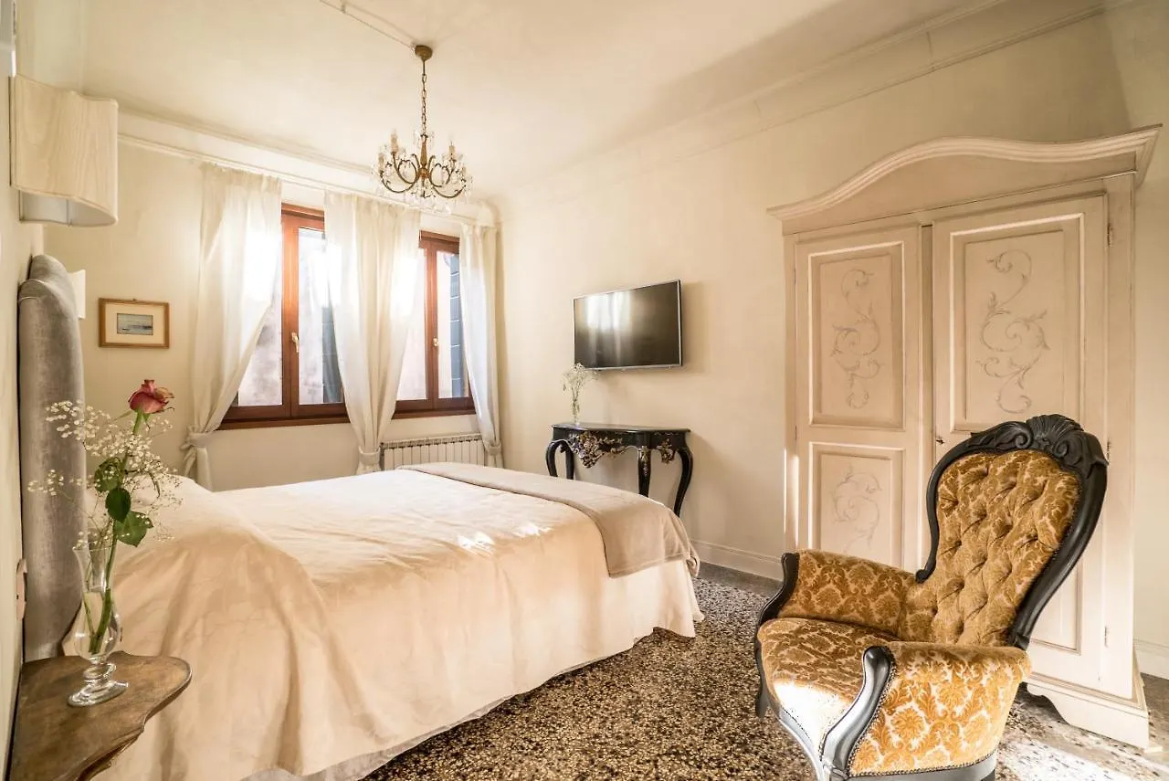 Palazzo Veneziano Direct At The Canal With Roof Terrace