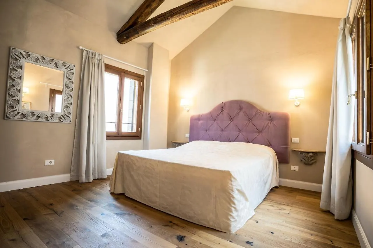 Palazzo Veneziano Direct At The Canal With Roof Terrace 0*, Venice Italy