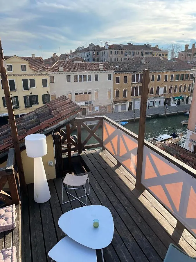 Palazzo Veneziano Direct At The Canal With Roof Terrace 0*, Venice Italy