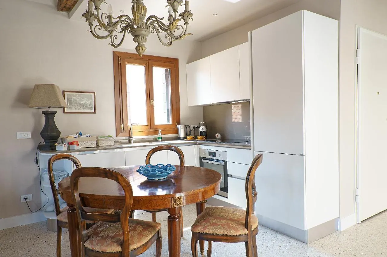 Palazzo Veneziano Direct At The Canal With Roof Terrace Venedik