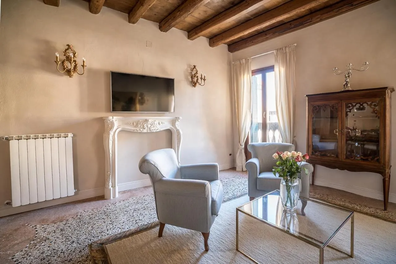 Palazzo Veneziano Direct At The Canal With Roof Terrace Tatil Evi